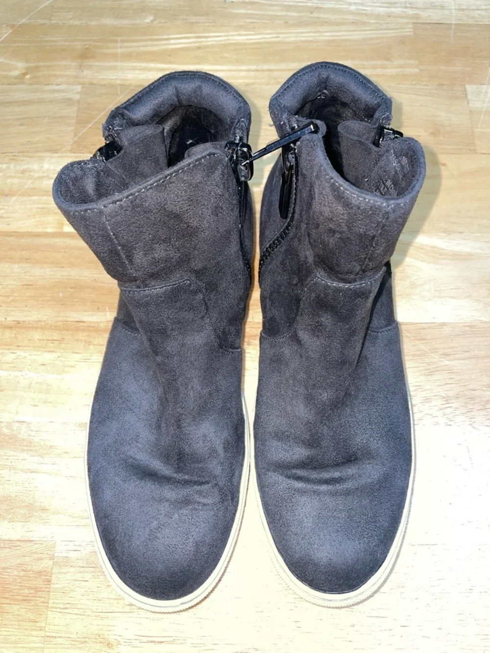 Bass Silvie Black Suede Zip-Accent Ankle Sneaker Boot. Size 7.